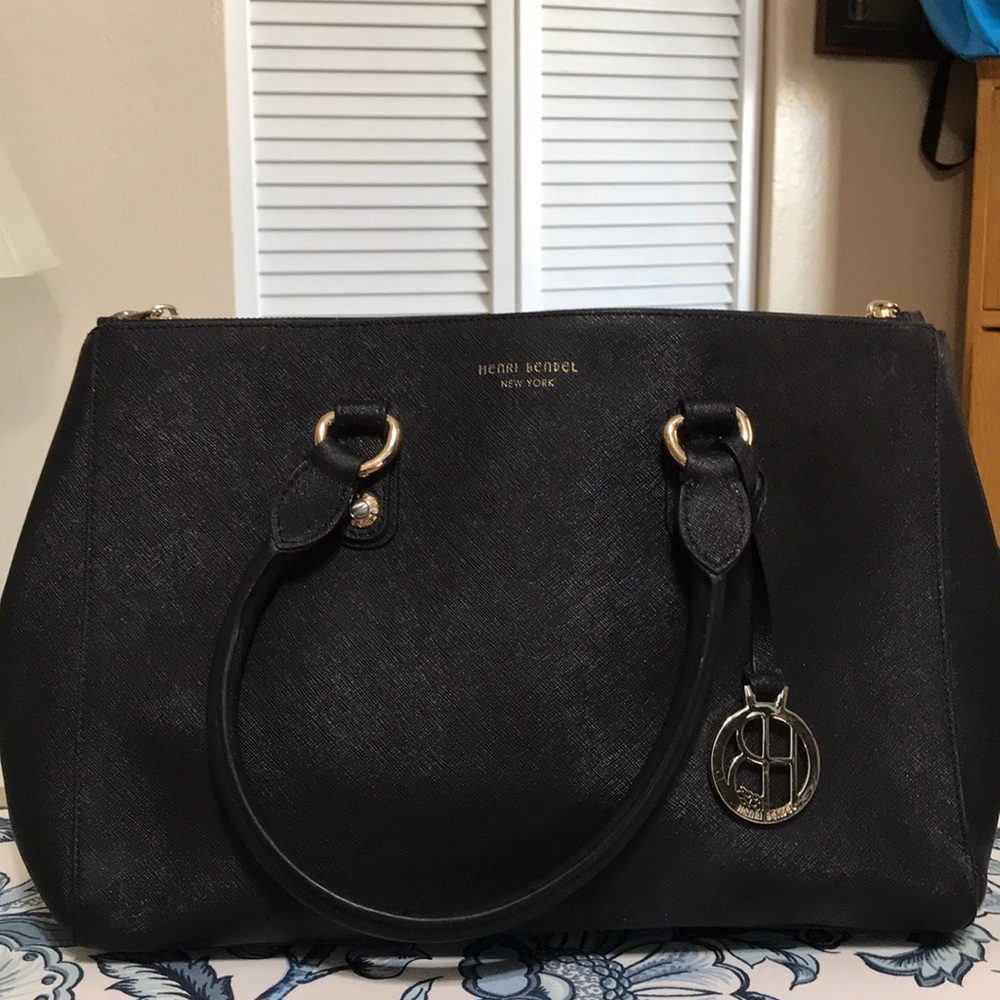 Three large compartment bag. Magnetic closure